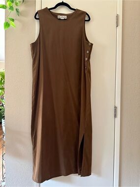 Sleeveless Maxi Dress with Side Buttons, by Norm Thompson -size Large- Brown